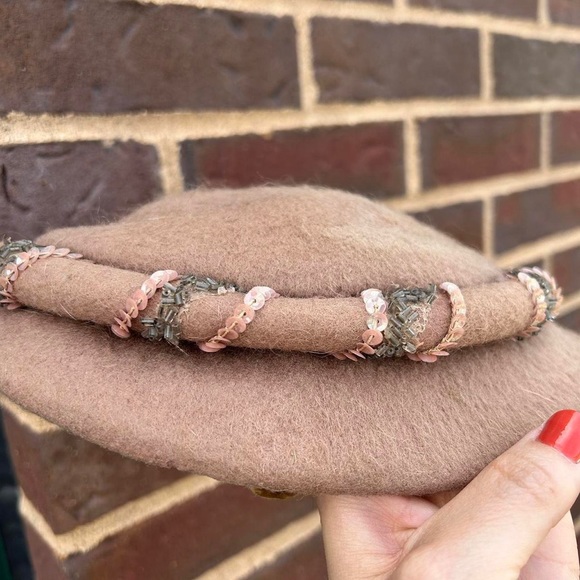 VINTAGE Taupe Hat - Picture 3 of 5